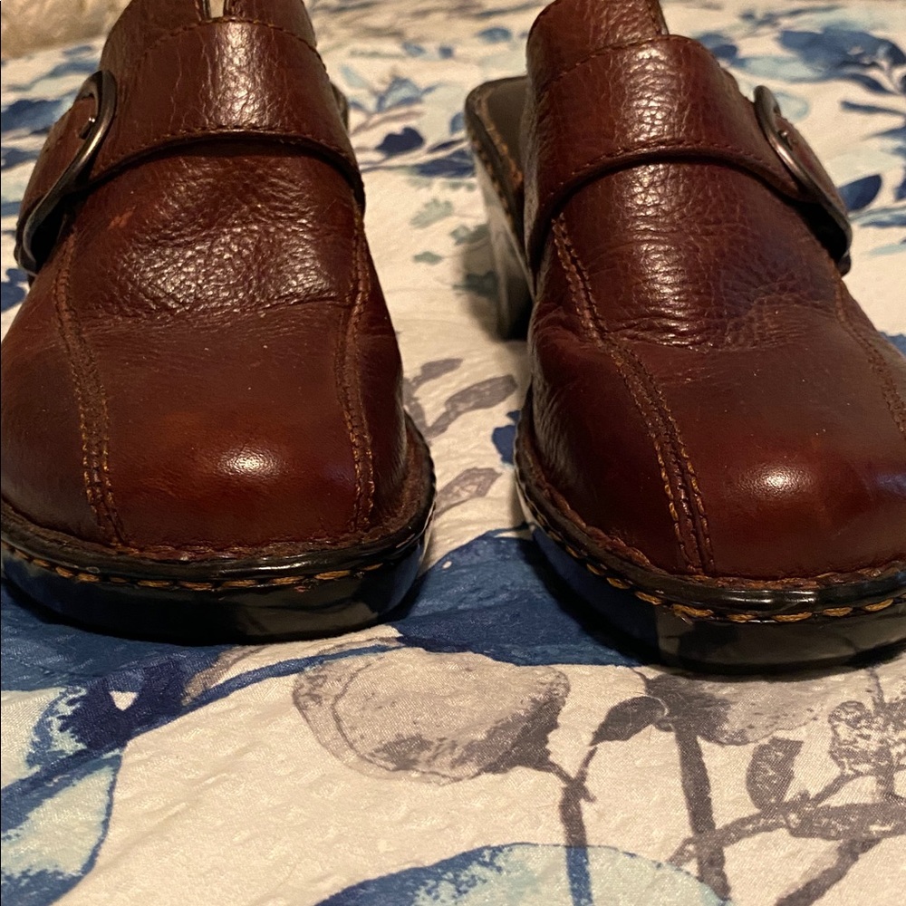 b.o.c. Brown Leather Wedges - Picture 2 of 9
